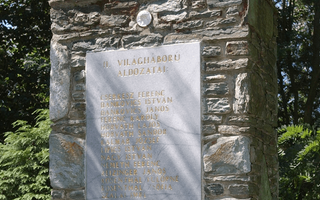 Világháborús emlékmű a szécsenyi temetőnél